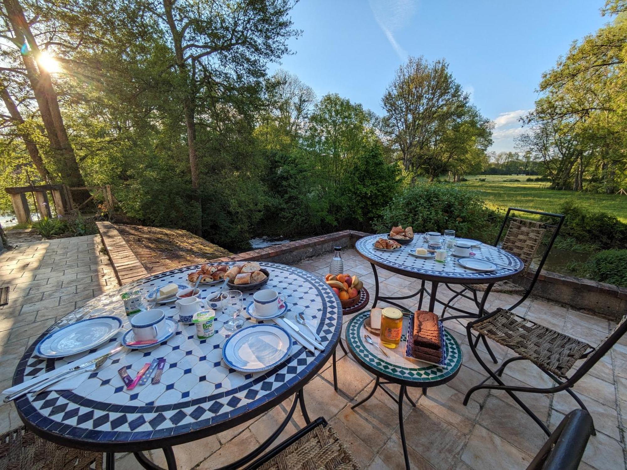 Le Moulin Grenon Bed and Breakfast Mézilles Eksteriør billede
