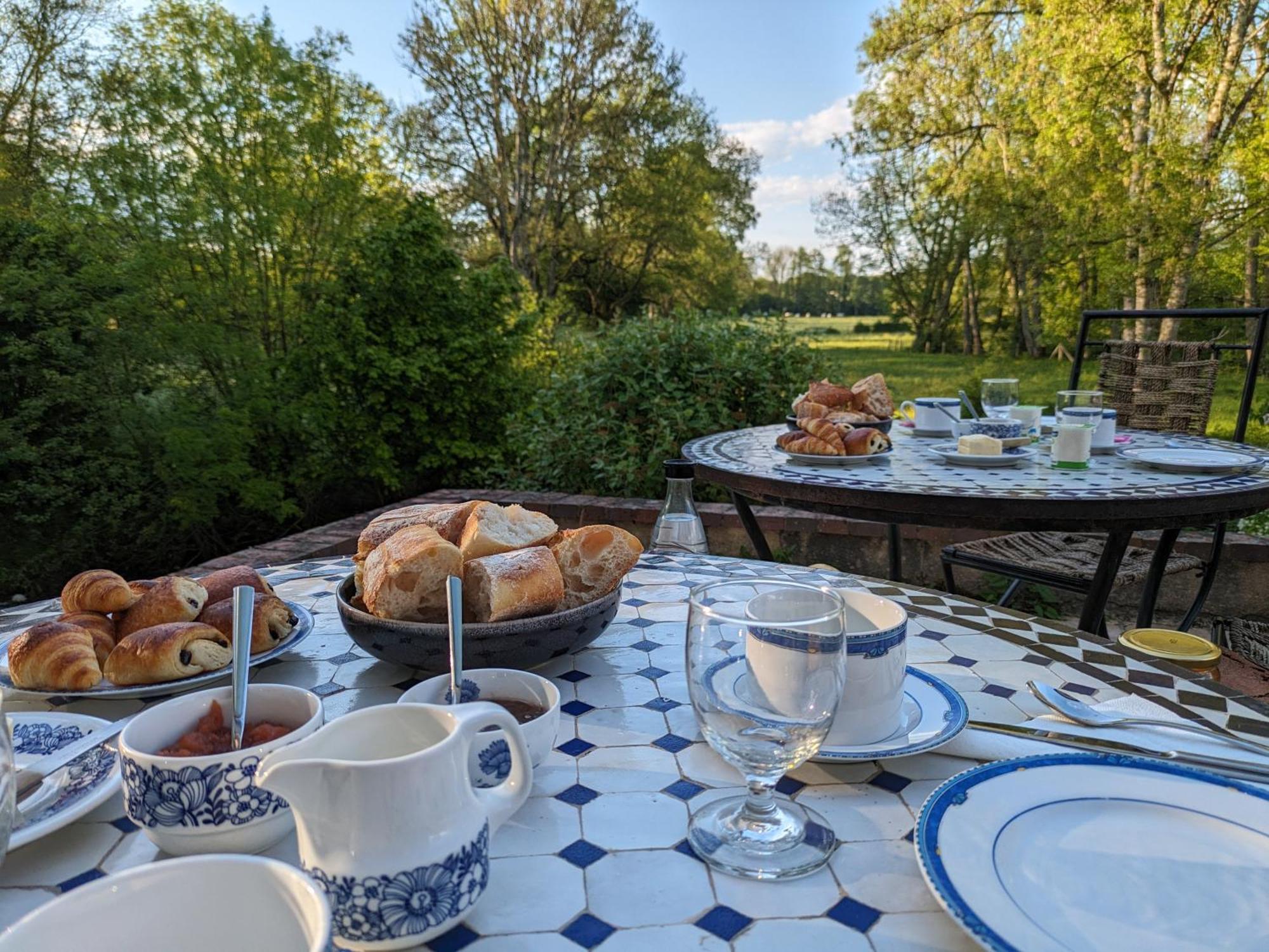 Le Moulin Grenon Bed and Breakfast Mézilles Eksteriør billede